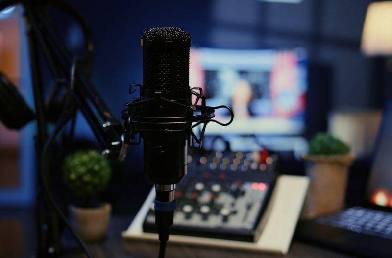 Panning,Shot,Of,High,Tech,Mic,Used,To,Produce,Quality